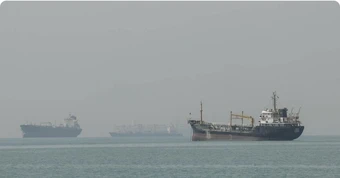 Thêm tàu chở dầu bốc cháy ở eo biển Hormuz