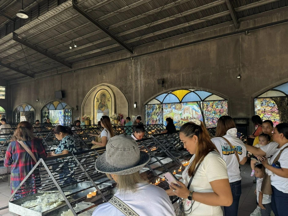 Theo dòng người đến Nhà thờ Baclaran ở Manila Theo dòng người đến Nhà thờ Baclaran ở Manila