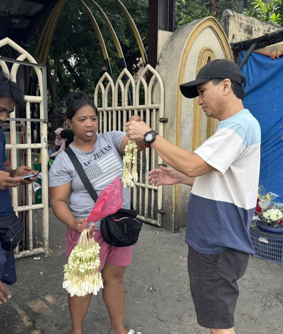 Theo dòng người đến Nhà thờ Baclaran ở Manila Theo dòng người đến Nhà thờ Baclaran ở Manila