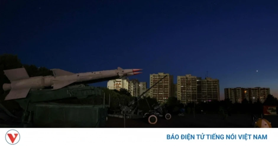 Thời sự quốc tế sáng 5/8: Nga bắn sập cầu, cắt đứt mạch tiếp vận của Ukraine Thời sự quốc tế sáng 5/8: Nga bắn sập cầu, cắt đứt mạch tiếp vận của Ukraine