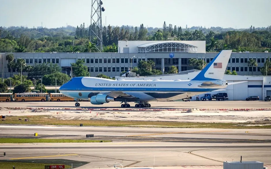 Thống đốc bang Florida (Mỹ) ký luật đặt tên Tổng thống Trump cho sân bay Thống đốc bang Florida (Mỹ) ký luật đặt tên Tổng thống Trump cho sân bay