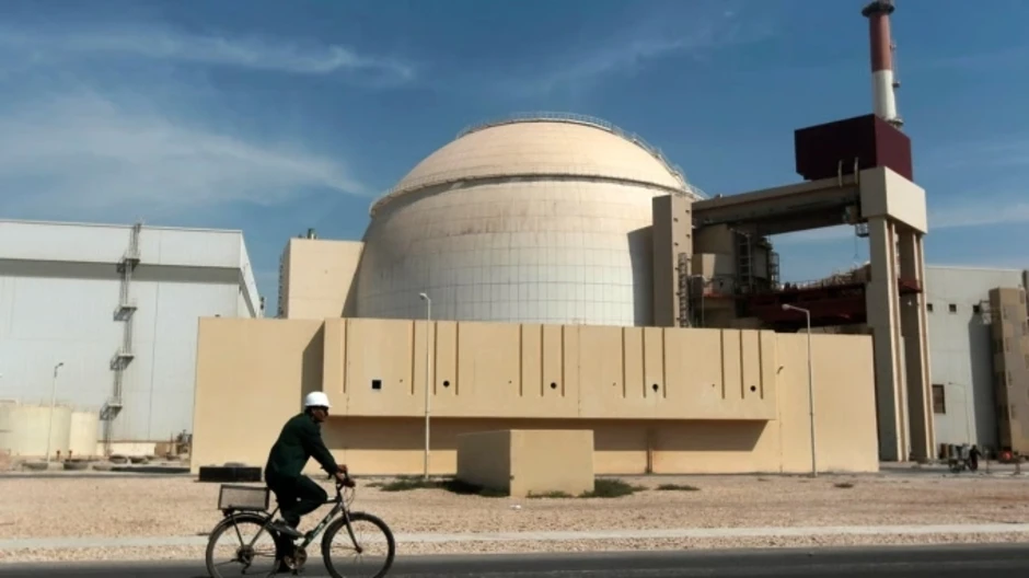 Thứ trưởng Iran kêu gọi lập 'hàng rào người' quanh các nhà máy điện