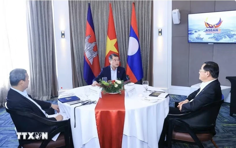 Thủ tướng Lê Minh Hưng gặp Thủ tướng Campuchia và Lào tại Hội nghị cấp cao ASEAN 2026