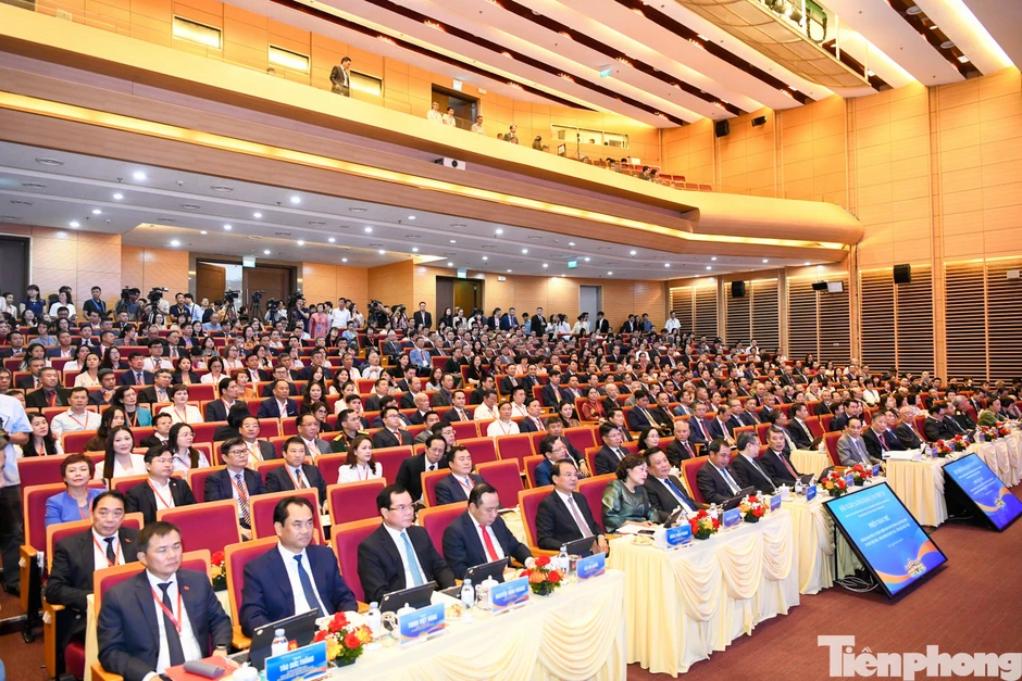 Thủ tướng Lê Minh Hưng: Trách nhiệm của cán bộ ngoại giao kinh tế không dừng ở ký kết