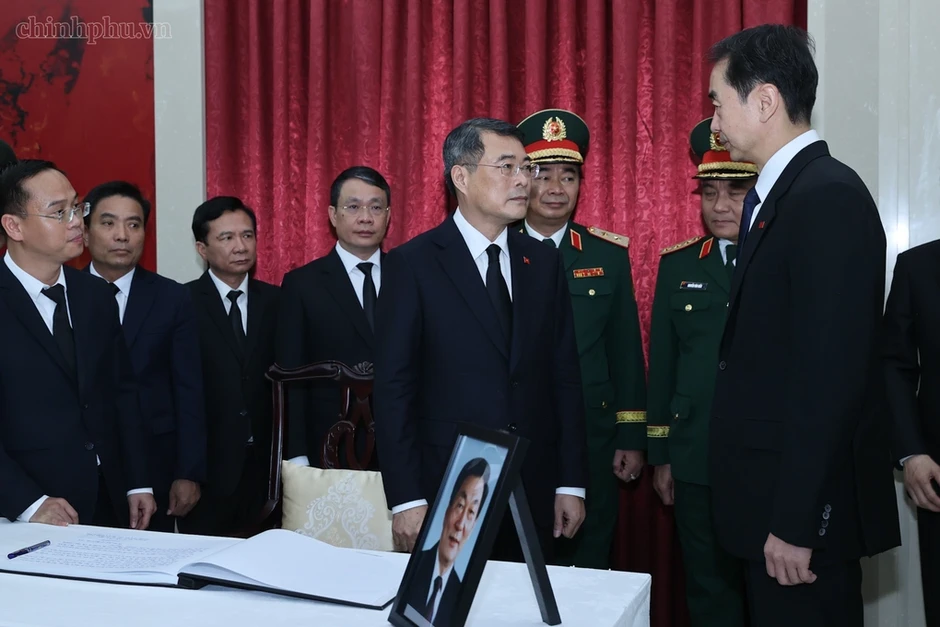 Thủ tướng Lê Minh Hưng viếng ông Chu Dung Cơ Thủ tướng Lê Minh Hưng viếng ông Chu Dung Cơ