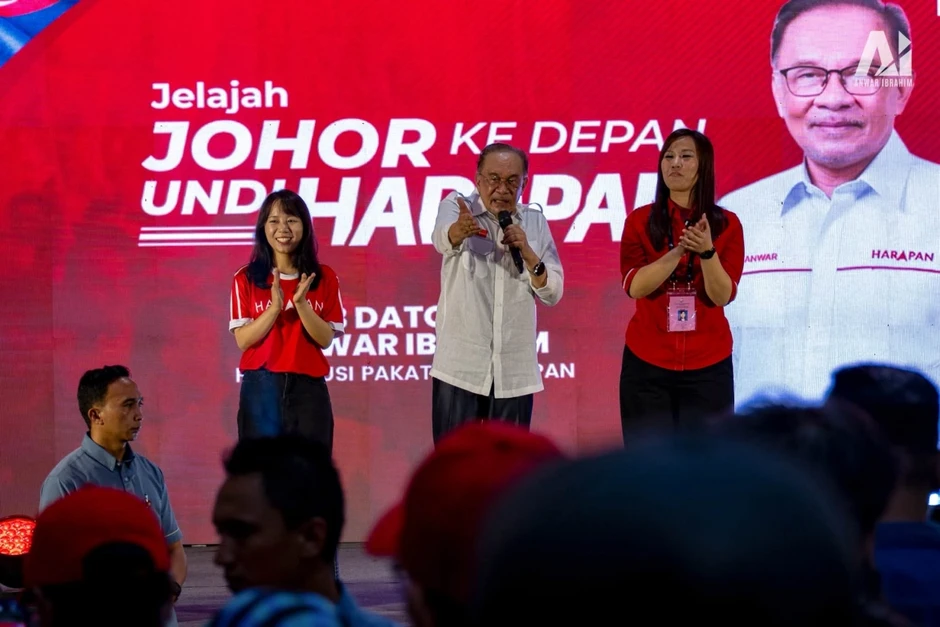 Thủ tướng Malaysia ra mắt "phiên bản AI" để tương tác với người dân Thủ tướng Malaysia ra mắt "phiên bản AI" để tương tác với người dân