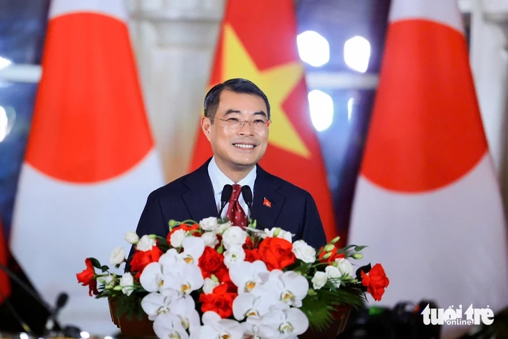 Thủ tướng Nhật Bản Takaichi Sanae thử đánh trống tại tiệc chiêu đãi ở Việt Nam Thủ tướng Nhật Bản Takaichi Sanae thử đánh trống tại tiệc chiêu đãi ở Việt Nam