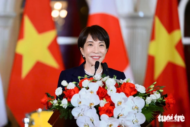 Thủ tướng Nhật Bản Takaichi Sanae thử đánh trống tại tiệc chiêu đãi ở Việt Nam Thủ tướng Nhật Bản Takaichi Sanae thử đánh trống tại tiệc chiêu đãi ở Việt Nam