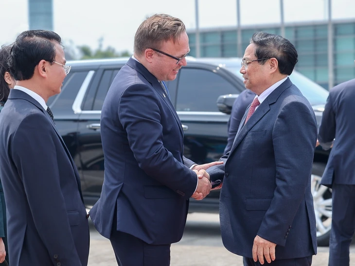 Thủ tướng Phạm Minh Chính lên đường thăm Nga Thủ tướng Phạm Minh Chính lên đường thăm Nga