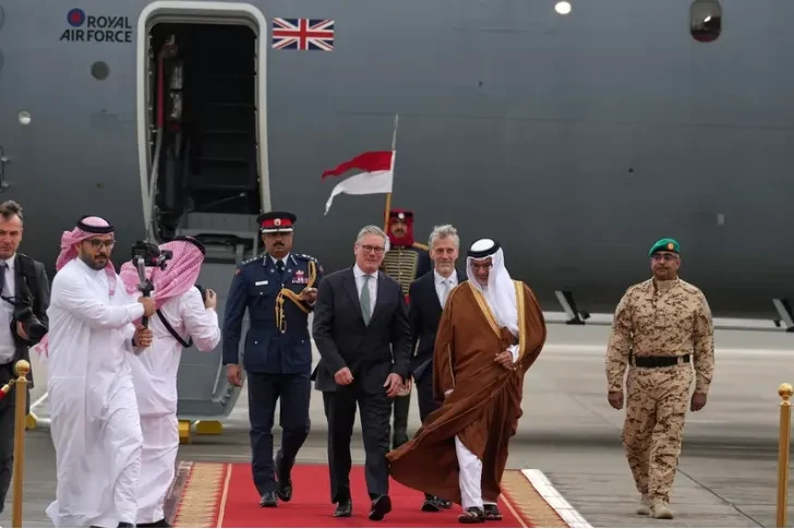 Thủ tướng Starmer và Tổng thống Trump thảo luận về eo biển Hormuz Thủ tướng Starmer và Tổng thống Trump thảo luận về eo biển Hormuz