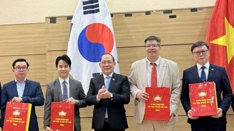 Thúc đẩy quan hệ đối ngoại nhân dân và kết nối cộng đồng doanh nhân-chuyên gia-trí thức người Việt Nam tại Hàn Quốc