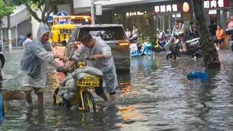 Thượng Hải ngập lụt nghiêm trọng do bão Cá heo