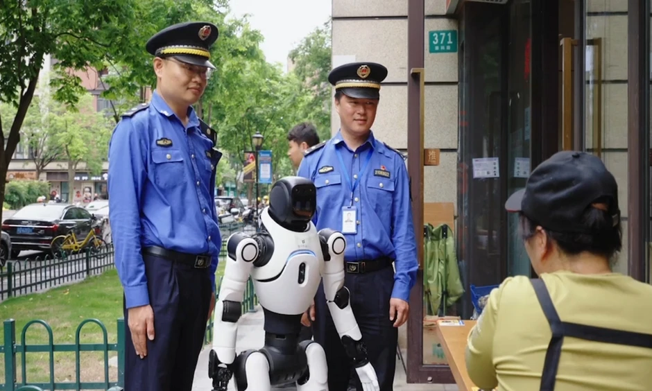 Thượng Hải (Trung Quốc) thí điểm quản lý đô thị kết hợp giữa người và robot Thượng Hải (Trung Quốc) thí điểm quản lý đô thị kết hợp giữa người và robot