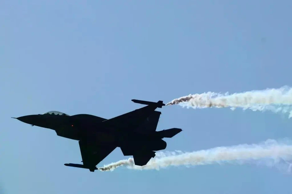 Tiêm kích F-16 Ukraine rơi khi chặn hoả lực Nga