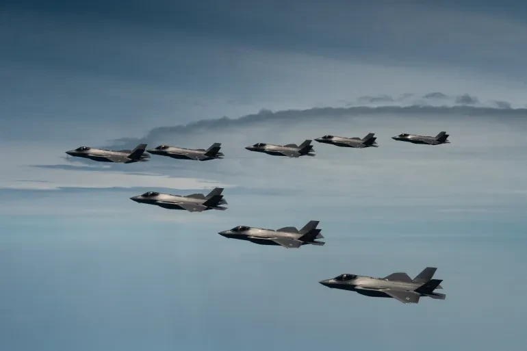Tiêm kích F-35 Mỹ hạ cánh khẩn cấp, nghi bị Iran tấn công Tiêm kích F-35 Mỹ hạ cánh khẩn cấp, nghi bị Iran tấn công