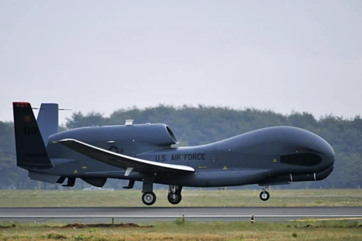 Tin nóng thế giới ngày 16/9: Tổng thống Ukraine nói chuyên cơ gặp UAV Nga Tin nóng thế giới ngày 16/9: Tổng thống Ukraine nói chuyên cơ gặp UAV Nga