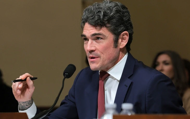 Tin tặc ‘đột nhập’ hộp thư Giám đốc FBI, tung 300 email và nhiều hình ảnh lên mạng Tin tặc ‘đột nhập’ hộp thư Giám đốc FBI, tung 300 email và nhiều hình ảnh lên mạng