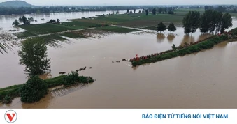 Tỉnh Hà Nam, Trung Quốc vỡ đê do mưa lớn từ bão Dolphin