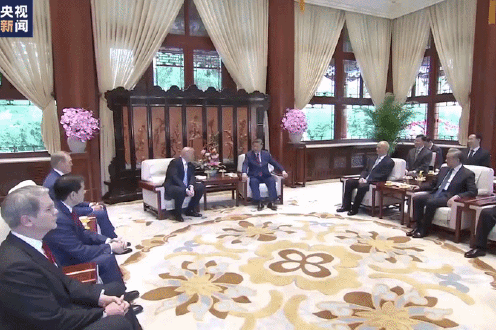 Toàn cảnh chuyến thăm khu phức hợp Trung Nam Hải của ông Trump Toàn cảnh chuyến thăm khu phức hợp Trung Nam Hải của ông Trump