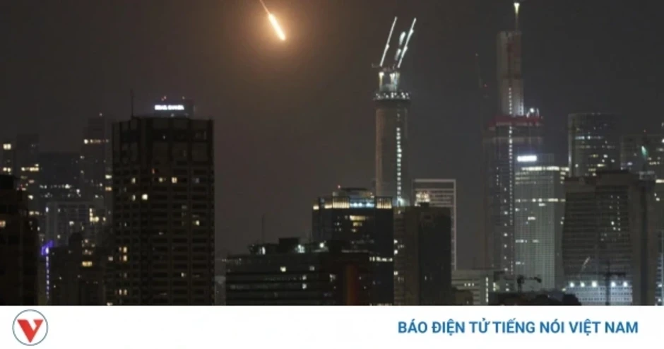 Toàn cảnh quốc tế sáng 17/4: Iran tung 'thợ săn đêm' đối phó đòn không kích của Mỹ Toàn cảnh quốc tế sáng 17/4: Iran tung 'thợ săn đêm' đối phó đòn không kích của Mỹ