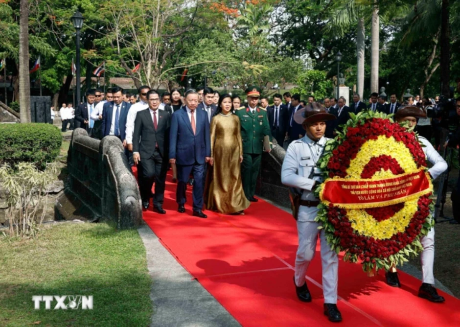 Tổng Bí thư, Chủ tịch nước dâng hoa tại tượng đài Chủ tịch Hồ Chí Minh ở Philippines Tổng Bí thư, Chủ tịch nước dâng hoa tại tượng đài Chủ tịch Hồ Chí Minh ở Philippines