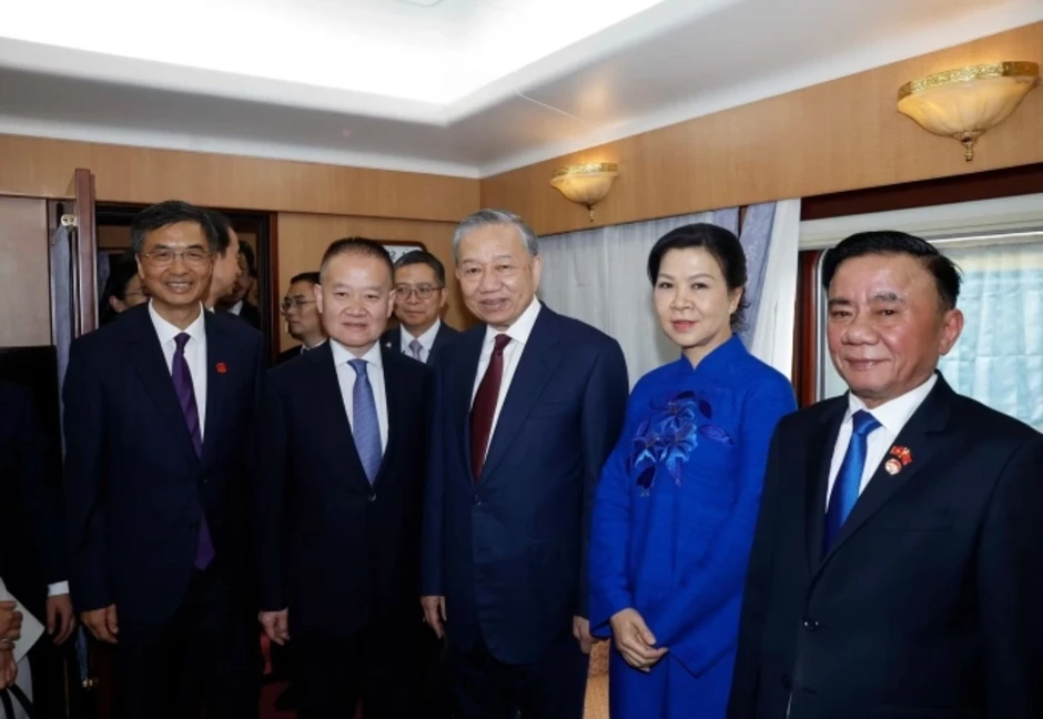 Tổng Bí thư, Chủ tịch nước kết thúc chuyến thăm Trung Quốc, đi tàu về Việt Nam Tổng Bí thư, Chủ tịch nước kết thúc chuyến thăm Trung Quốc, đi tàu về Việt Nam