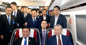 Tổng Bí thư, Chủ tịch nước Tô Lâm đi tàu cao tốc thăm Nam Ninh, Trung Quốc