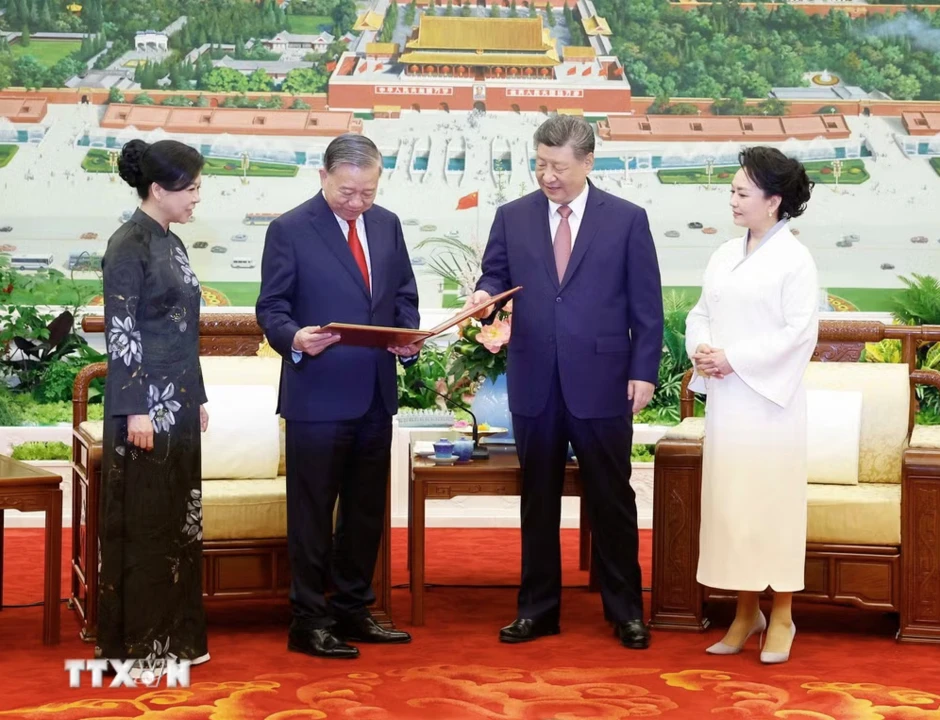 Tổng Bí thư, Chủ tịch nước Tô Lâm và Tổng Bí thư, Chủ tịch Trung Quốc Tập Cận Bình dự tiệc trà Tổng Bí thư, Chủ tịch nước Tô Lâm và Tổng Bí thư, Chủ tịch Trung Quốc Tập Cận Bình dự tiệc trà