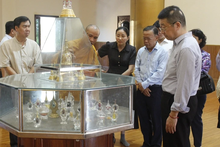 Tổng lãnh sự Trung Quốc tham dự lễ trồng cây gây rừng tại TP.HCM Tổng lãnh sự Trung Quốc tham dự lễ trồng cây gây rừng tại TP.HCM