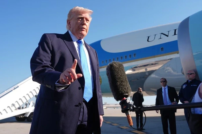 Tổng thống Donald Trump nói: "Eo biển sẽ được mở lại rất sớm thôi" Tổng thống Donald Trump nói: "Eo biển sẽ được mở lại rất sớm thôi"