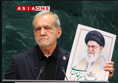 Tổng thống Iran giơ ảnh cố Lãnh tụ Tối cao Ali Khamenei trong bài phát biểu gây chú ý tại Liên Hợp Quốc Tổng thống Iran giơ ảnh cố Lãnh tụ Tối cao Ali Khamenei trong bài phát biểu gây chú ý tại Liên Hợp Quốc