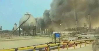 Tổng thống Iran xin lỗi các nước láng giềng, tuyên bố không đầu hàng