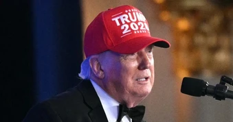 Tổng thống Mỹ đội mũ "Trump 2028", nói đùa về nhiệm kỳ thứ 4
