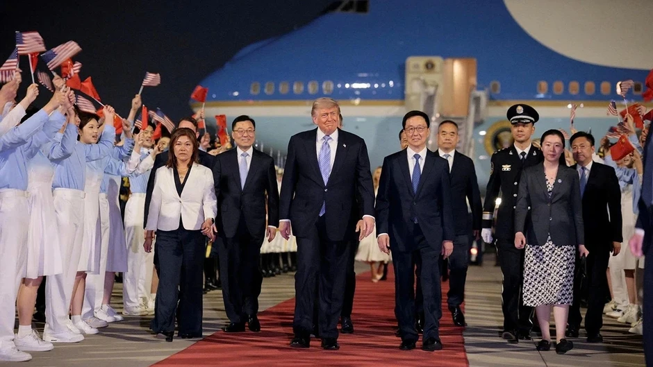 Tổng thống Mỹ Donald Trump đến Bắc Kinh, bắt đầu thăm Trung Quốc Tổng thống Mỹ Donald Trump đến Bắc Kinh, bắt đầu thăm Trung Quốc