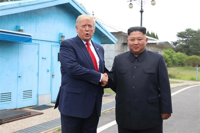 Tổng thống Mỹ Donald Trump hé lộ thời điểm có thể gặp nhà lãnh đạo Triều Tiên Kim Jong-un Tổng thống Mỹ Donald Trump hé lộ thời điểm có thể gặp nhà lãnh đạo Triều Tiên Kim Jong-un