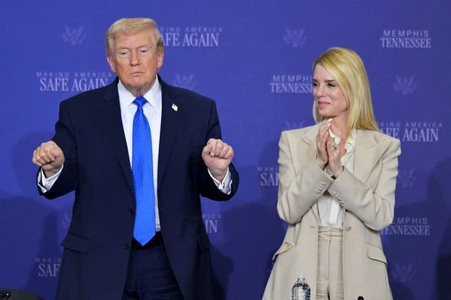 Tổng thống Mỹ Donald Trump sa thải Bộ trưởng Tư pháp Pam Bondi Tổng thống Mỹ Donald Trump sa thải Bộ trưởng Tư pháp Pam Bondi