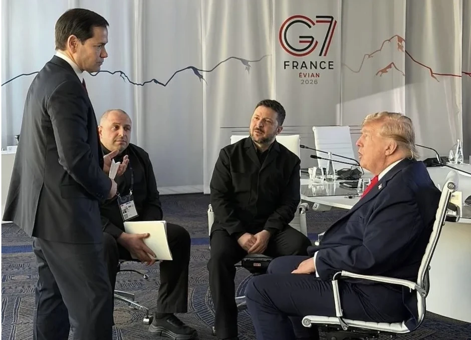 Tổng thống Mỹ, Pháp và Ukraine gặp nhau bên lề Hội nghị G7 Tổng thống Mỹ, Pháp và Ukraine gặp nhau bên lề Hội nghị G7