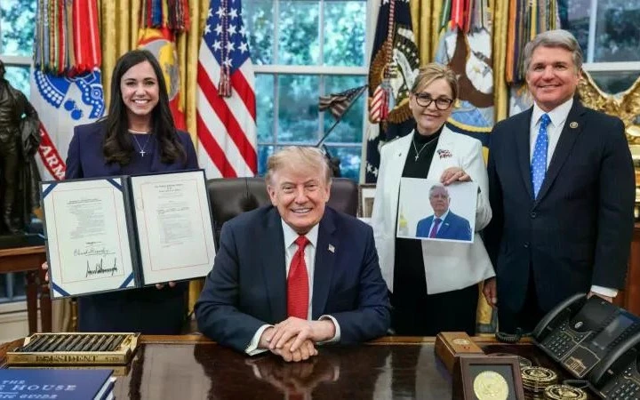 Tổng thống Mỹ Trump nói 'xứng đáng nhận giải Nobel Hòa bình' Tổng thống Mỹ Trump nói 'xứng đáng nhận giải Nobel Hòa bình'