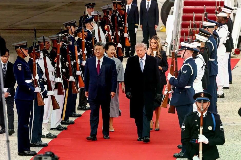 Tổng thống Mỹ Trump ra tận đường băng đón Chủ tịch Trung Quốc Tập Cận Bình Tổng thống Mỹ Trump ra tận đường băng đón Chủ tịch Trung Quốc Tập Cận Bình