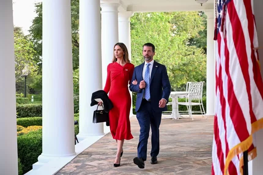 Tổng thống Mỹ Trump sẽ không dự đám cưới của con trai? Tổng thống Mỹ Trump sẽ không dự đám cưới của con trai?