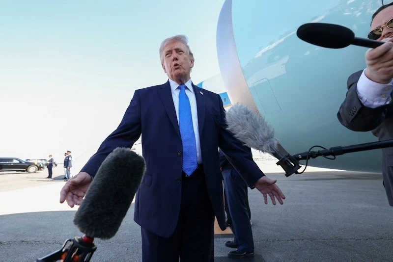 Tổng thống Mỹ Trump tiết lộ món quà từ Iran Tổng thống Mỹ Trump tiết lộ món quà từ Iran