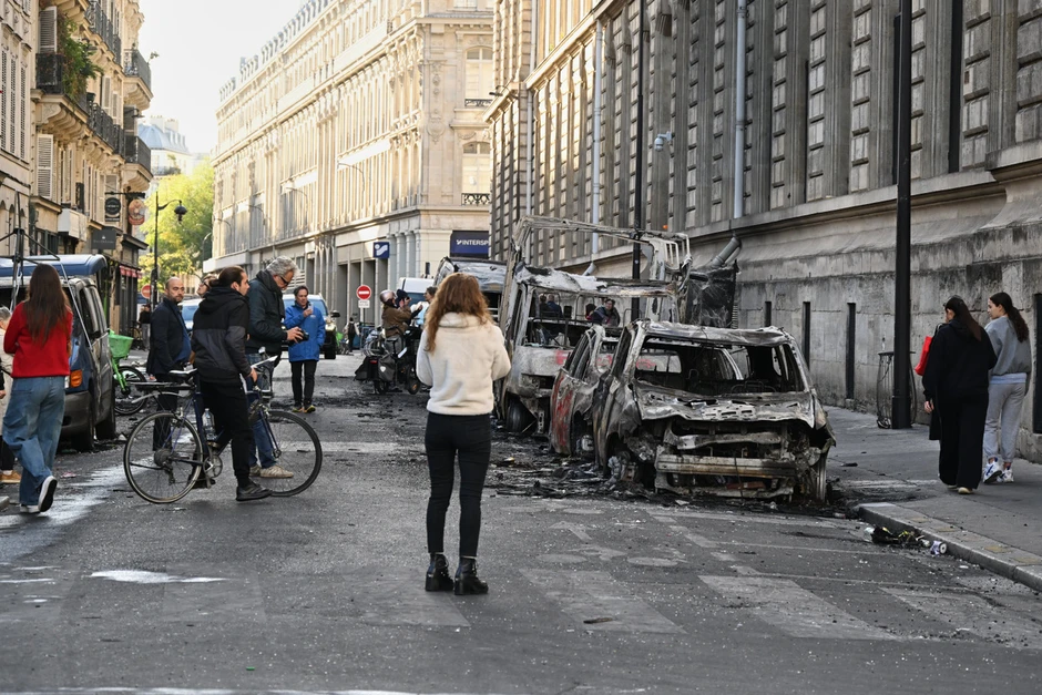 Tổng thống Macron bị chỉ trích vì đi xem hoà nhạc khi nước Pháp chìm trong bạo loạn
