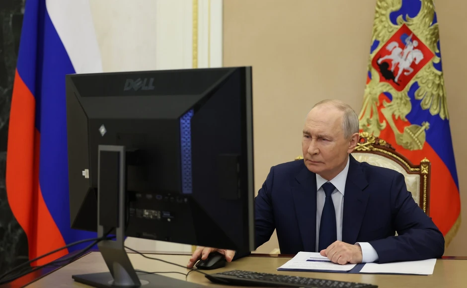 Tổng thống Nga Putin bỏ phiếu trực tuyến bầu Duma Quốc gia Tổng thống Nga Putin bỏ phiếu trực tuyến bầu Duma Quốc gia