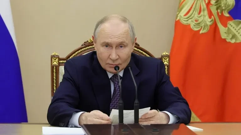 Tổng thống Putin bình luận về việc Ukraine tấn công nhà máy lọc dầu của Nga Tổng thống Putin bình luận về việc Ukraine tấn công nhà máy lọc dầu của Nga