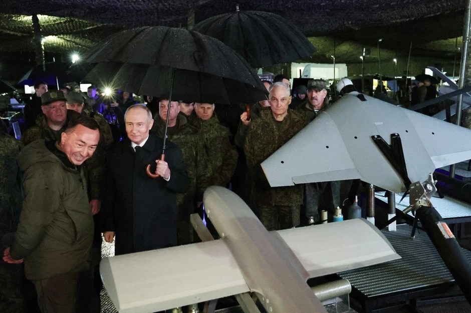 Tổng thống Putin thị sát cuộc tập trận lớn sau khi cảnh báo NATO Tổng thống Putin thị sát cuộc tập trận lớn sau khi cảnh báo NATO