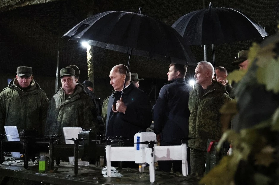 Tổng thống Putin thị sát cuộc tập trận lớn sau khi cảnh báo NATO Tổng thống Putin thị sát cuộc tập trận lớn sau khi cảnh báo NATO