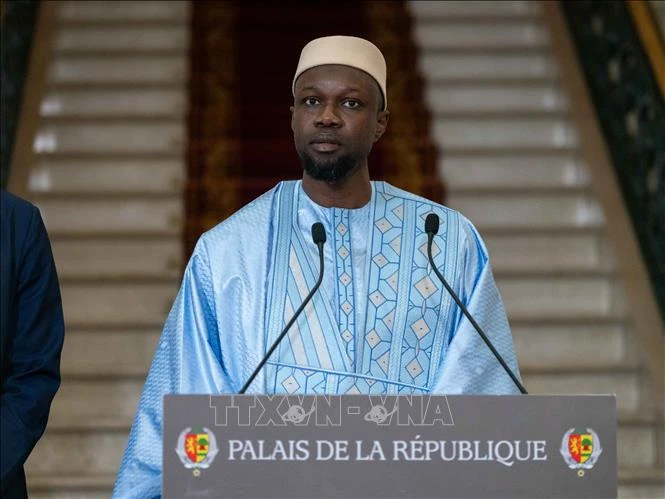 Tổng thống Senegal cách chức Thủ tướng và giải tán chính phủ Tổng thống Senegal cách chức Thủ tướng và giải tán chính phủ