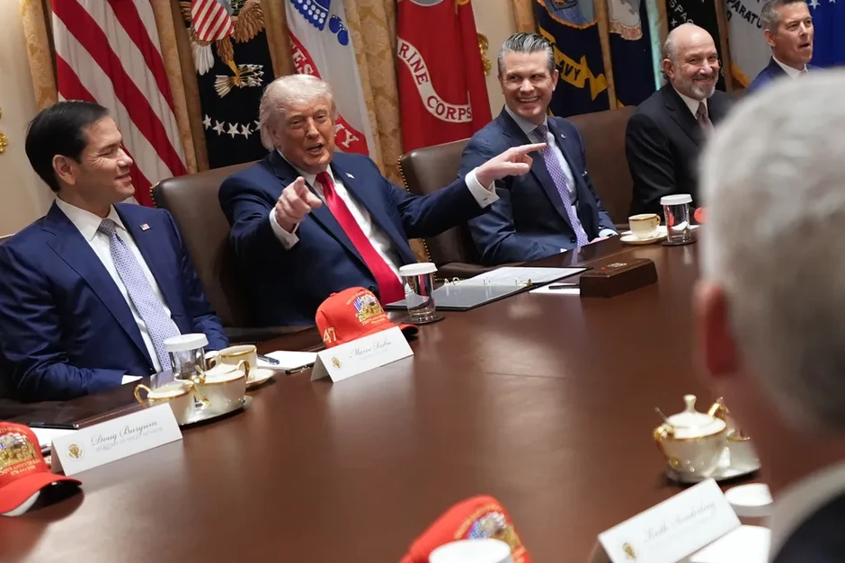Tổng thống Trump bác bỏ bị áp lực trước bầu cử giữa nhiệm kỳ do xung đột Iran Tổng thống Trump bác bỏ bị áp lực trước bầu cử giữa nhiệm kỳ do xung đột Iran