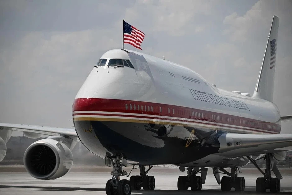 Tổng thống Trump bất ngờ đổi chuyên cơ khi công du nước ngoài Tổng thống Trump bất ngờ đổi chuyên cơ khi công du nước ngoài