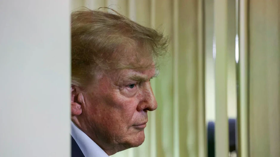 Tổng thống Trump cân nhắc 'bước ngoặt quan trọng' trong cuộc chiến với Iran Tổng thống Trump cân nhắc 'bước ngoặt quan trọng' trong cuộc chiến với Iran